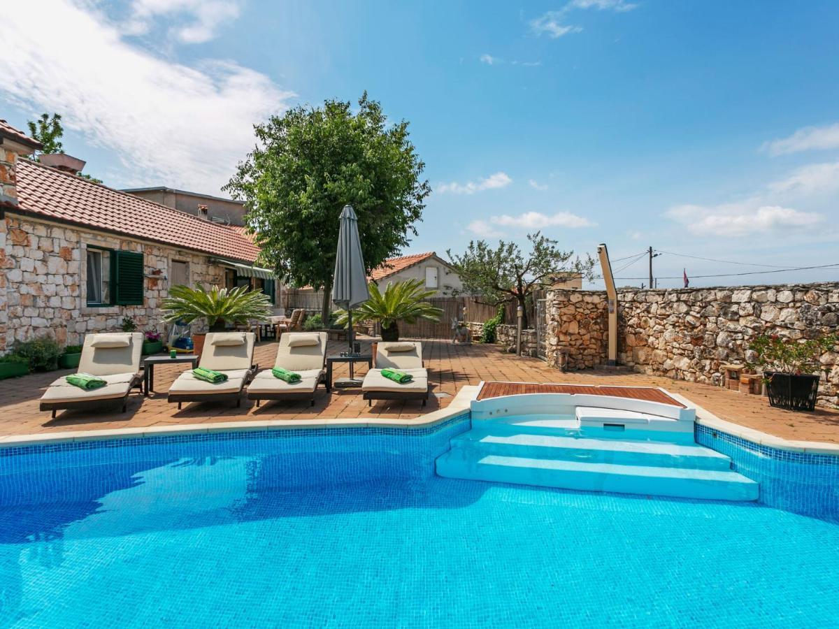 Chic Holiday Home In Marina With Private Swimming Pool Екстер'єр фото
